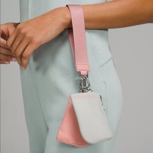 NWT LULULEMON Dual Pouch Wristlet Seal Grey/pink Pastel Brand NEW SEALED